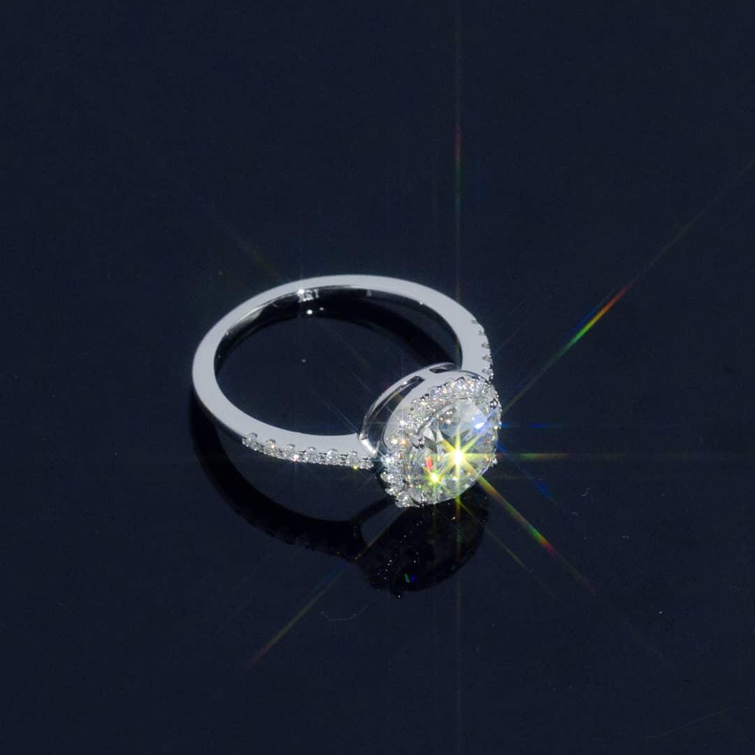 VVS Cushion-Cut Moissanite Engagement Ring