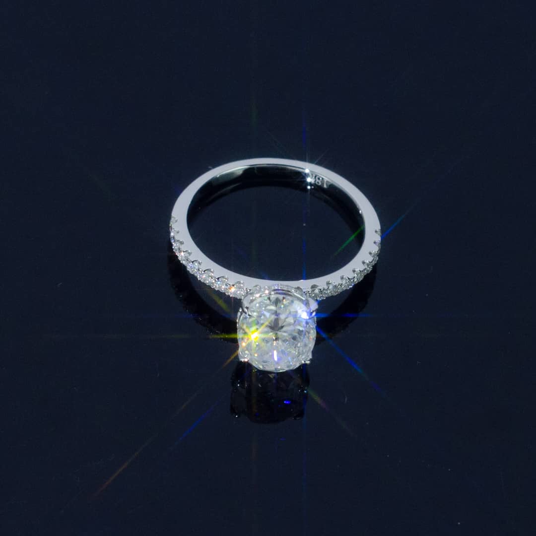 VVS Cushion-Cut Moissanite Engagement Ring